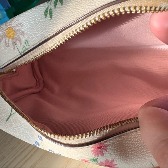 Coach - Picture 3 of 4